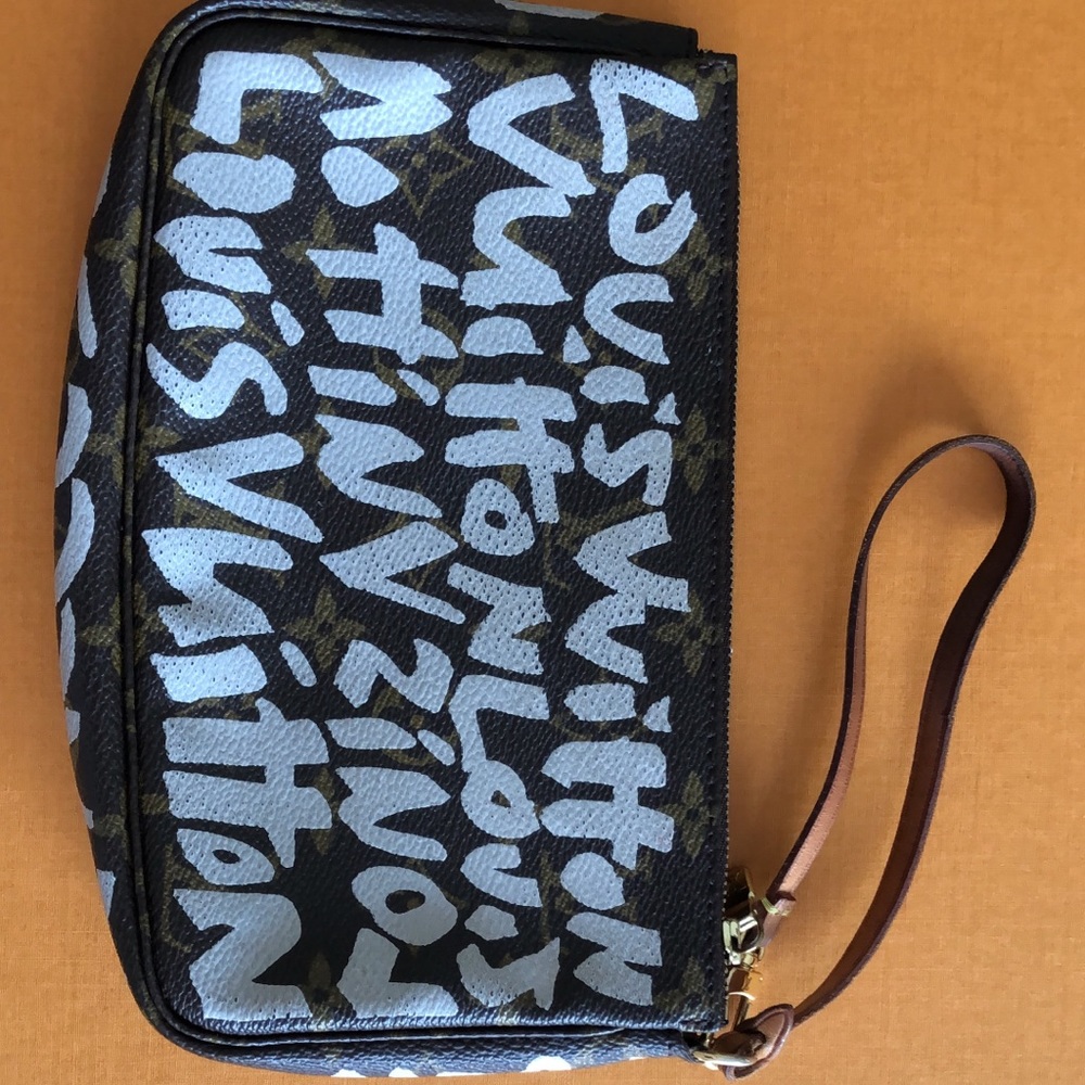 Louis Vuitton Pochette monogram graffiti